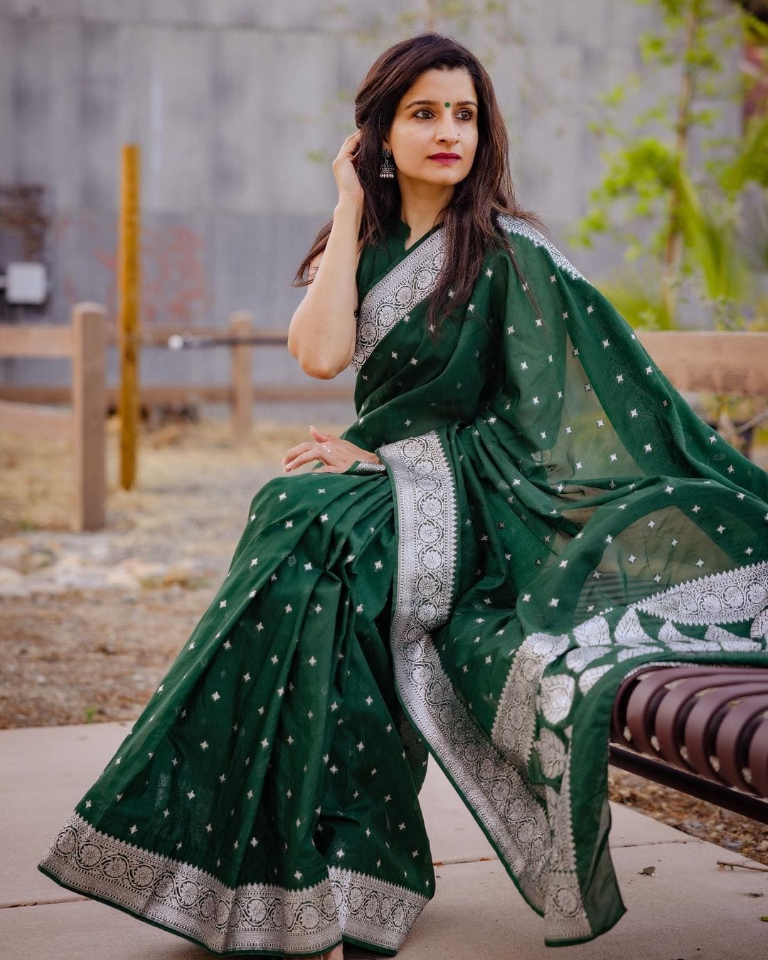 Attractive Green Cotton Silk Saree With Sensational Blouse Piece - Image 3
