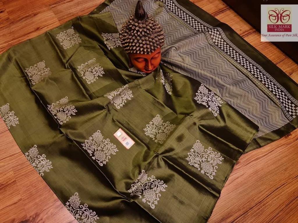 Attractive Green Soft Silk Saree With Extraordinary Blouse Piece - Image 2