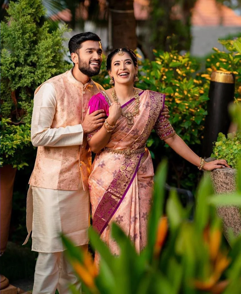 Attractive Peach Soft Banarasi Silk Saree With Lovely Blouse Piece - Image 3