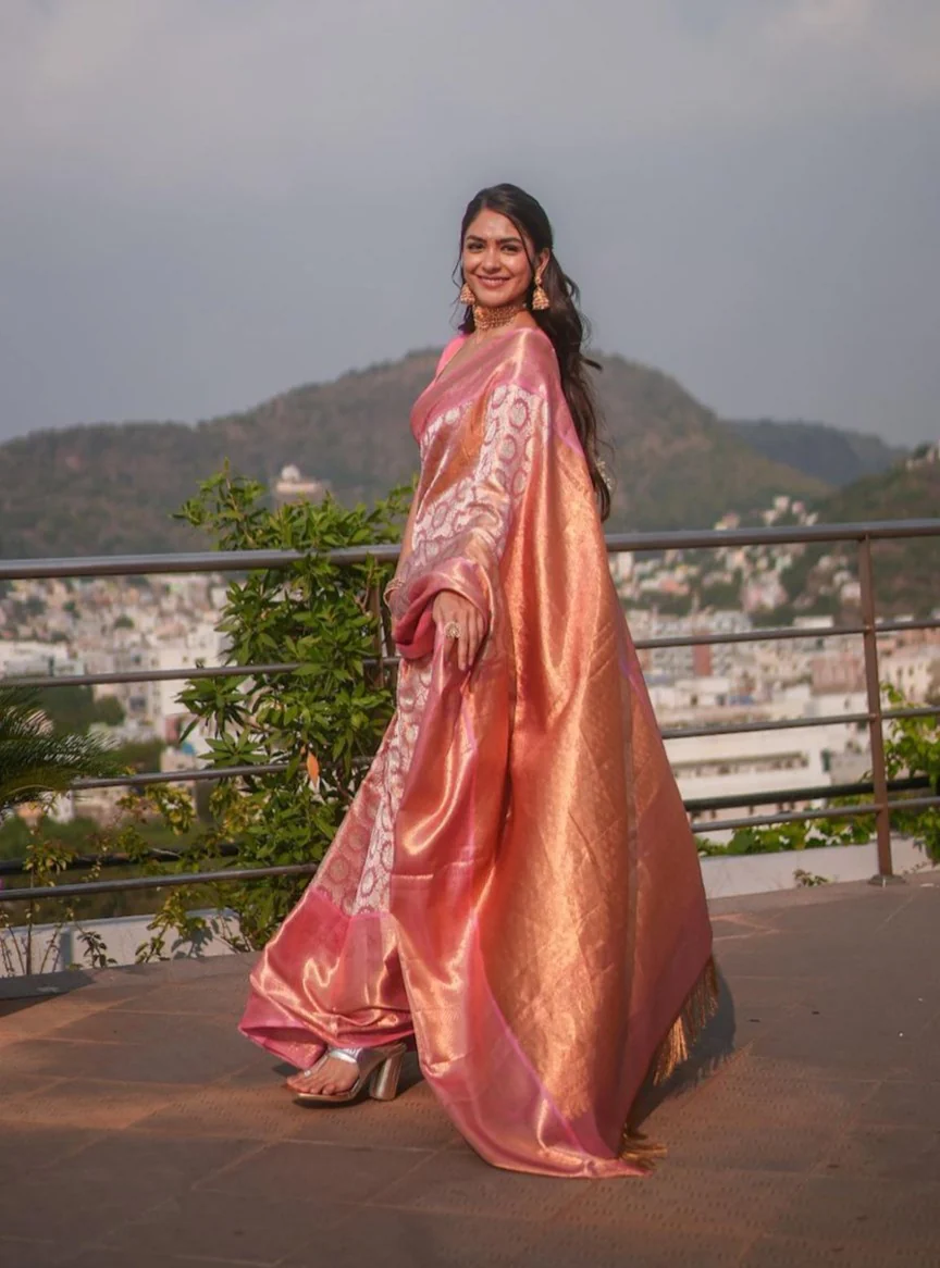 Attractive Pink Soft Banarasi Silk Saree With Impressive Blouse Piece - Image 3