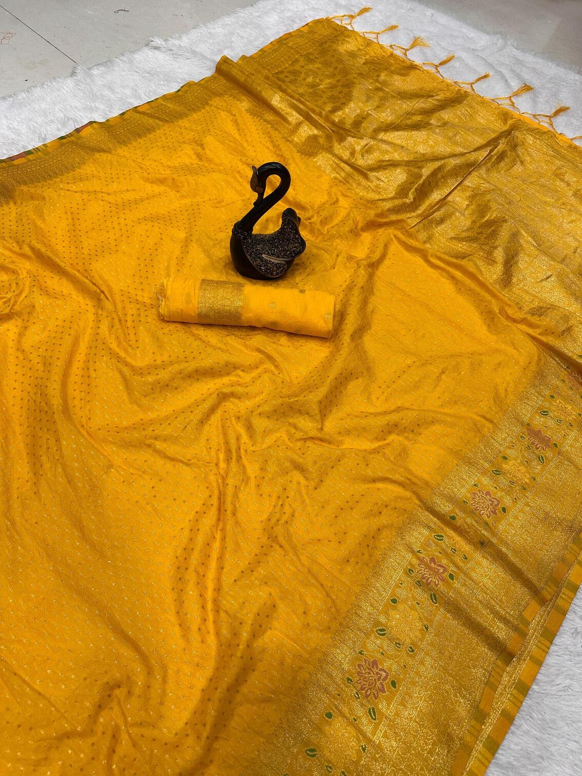 Beautiful Yellow Soft Banarasi Silk Saree With Snazzy Blouse Piece - Image 2