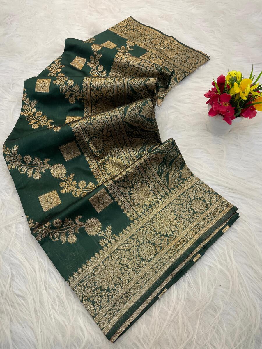 Beautiful Dark Green Soft Silk Saree With Mellifluous Blouse Piece - Image 2