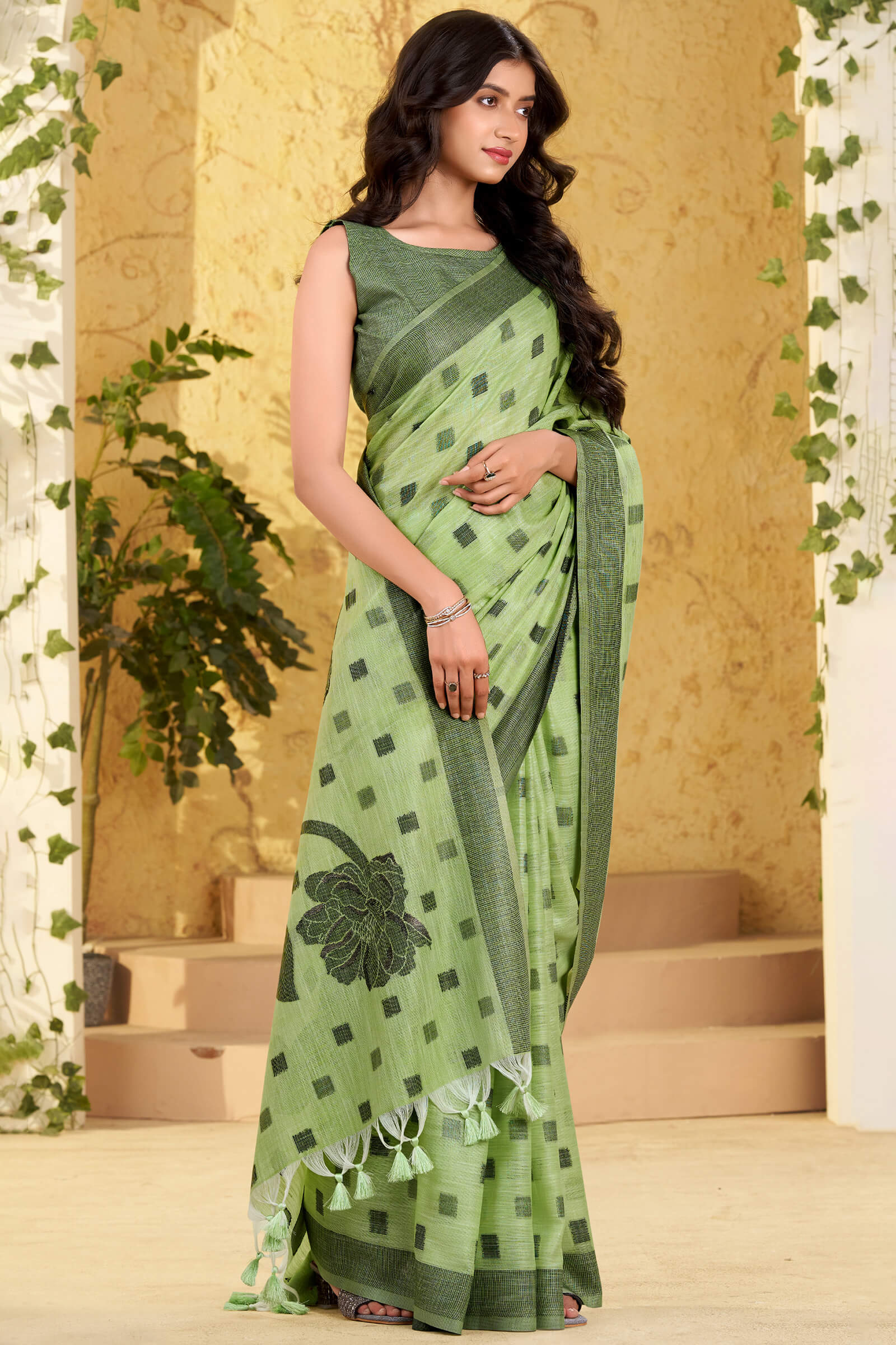 Beautiful Green Cotton Silk Saree With Redolent Blouse Piece - Image 3
