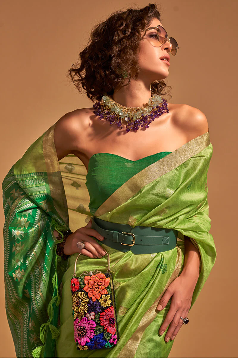 Beautiful Green Soft Banarasi Silk Saree With Mesmerising Blouse Piece - Image 2