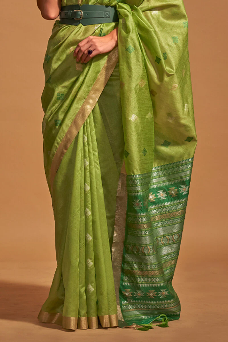 Beautiful Green Soft Banarasi Silk Saree With Mesmerising Blouse Piece - Image 3