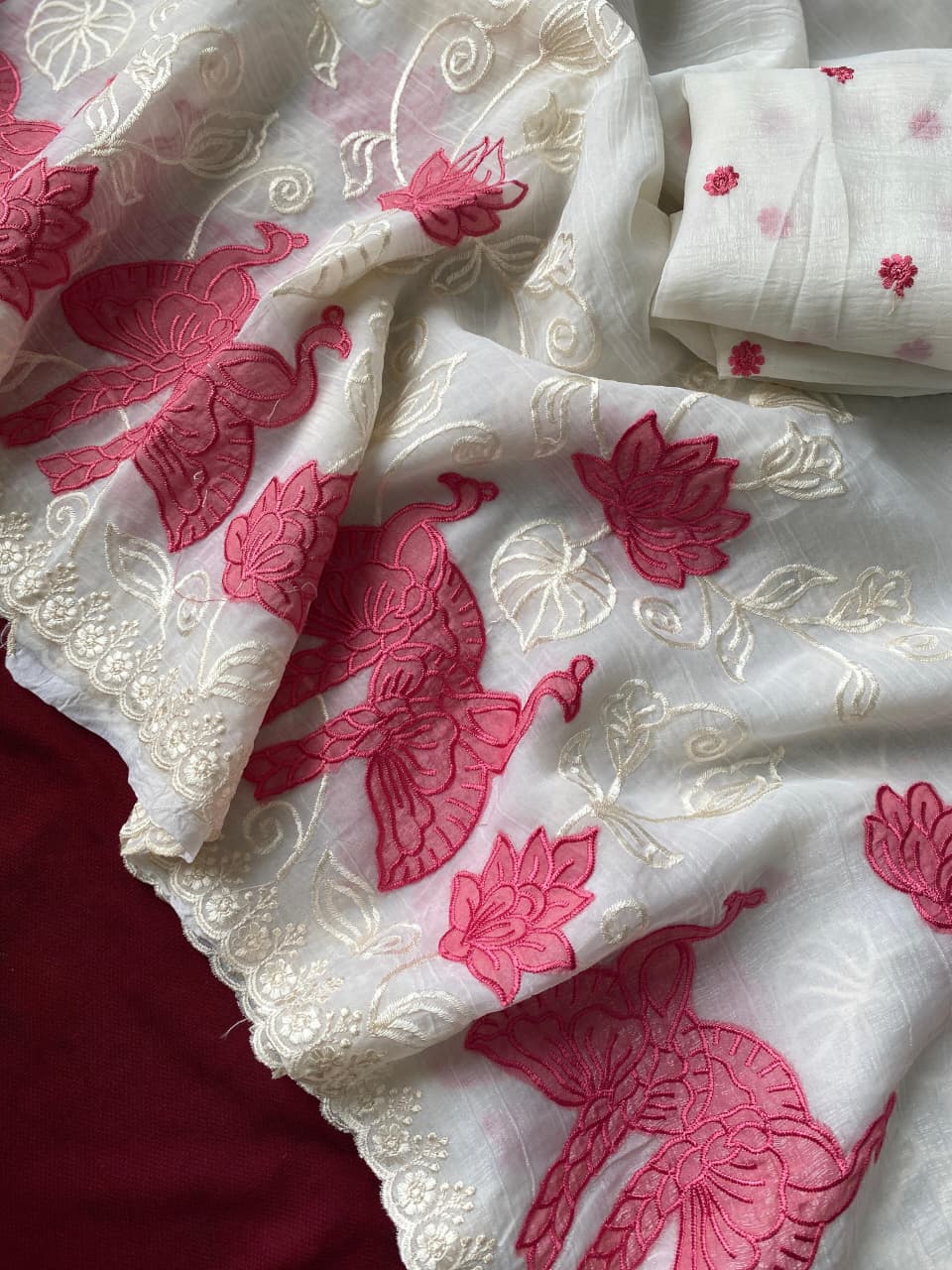 Beautiful Off White Embroidery Work Crush Silk Saree With Effulgent Blouse Piece - Image 4
