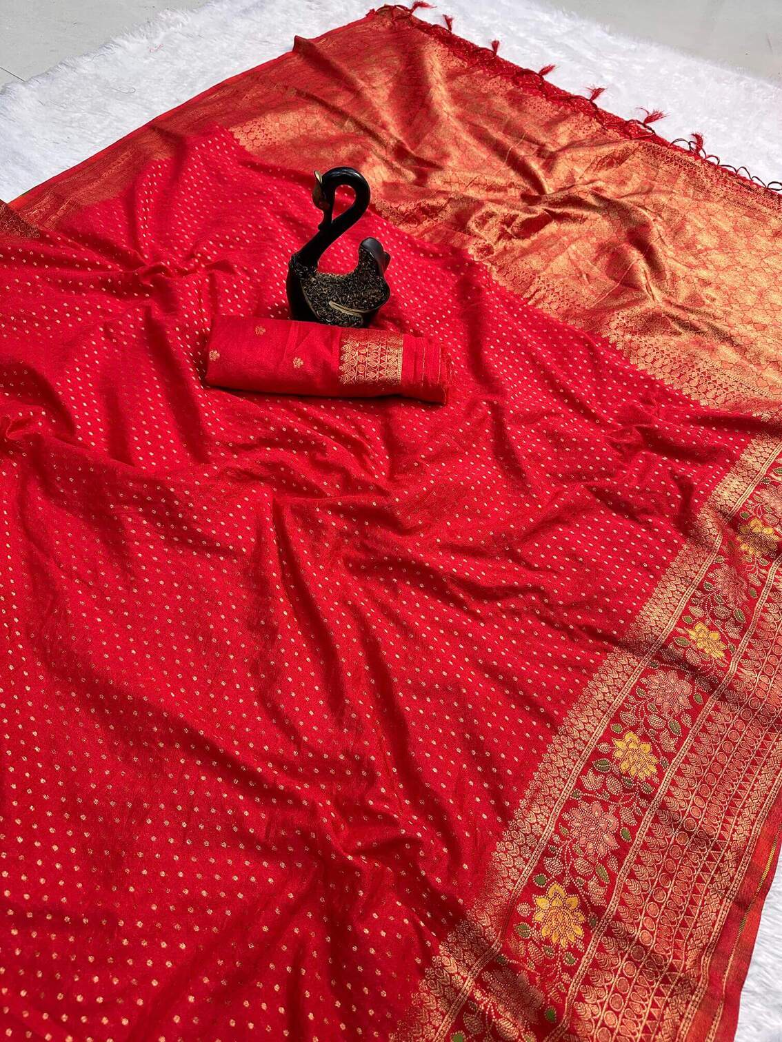 Beautiful Red Soft Banarasi Silk Saree With Snazzy Blouse Piece - Image 2