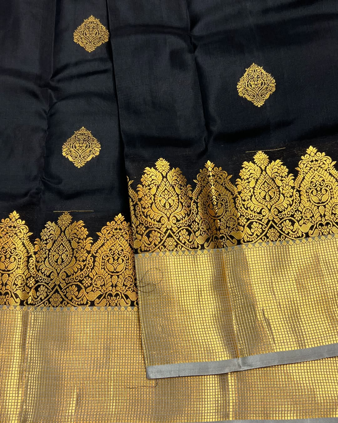 Beleaguer Black Soft Banarasi Silk Saree With Forbearance Blouse Piece - Image 5
