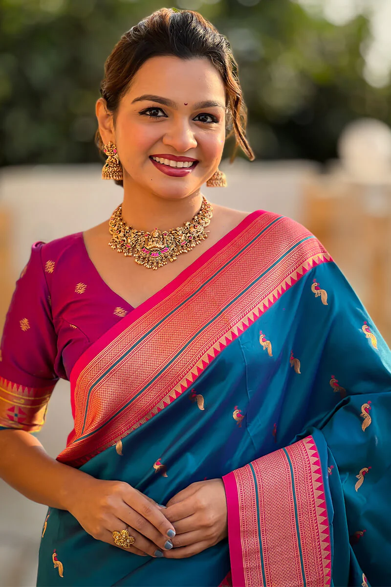 Beleaguer Rama Paithani Silk Saree With Conflate Blouse Piece - Image 3