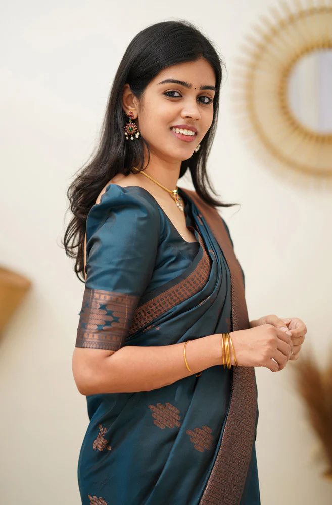 Beleaguer Rama Soft Silk Saree With Dissemble Blouse Piece - Image 4