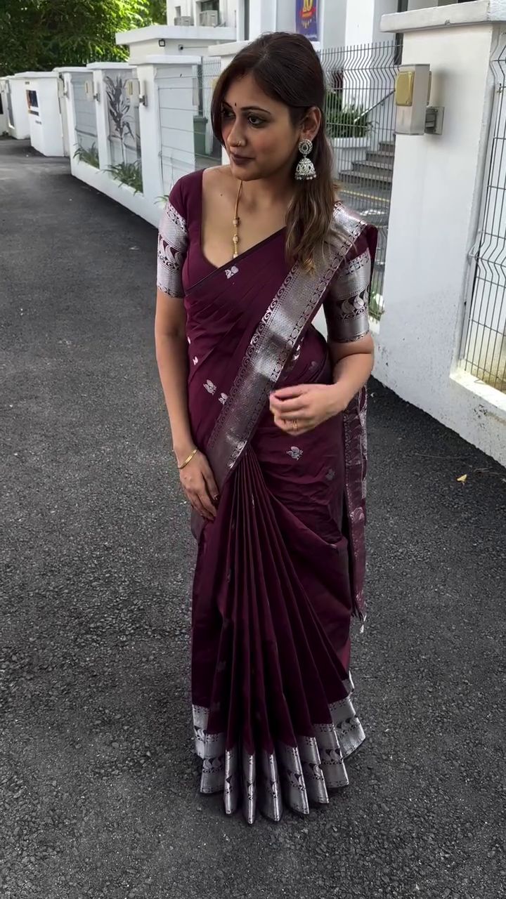 Beleaguer Wine Soft Silk Saree With Staring Blouse Piece - Image 3