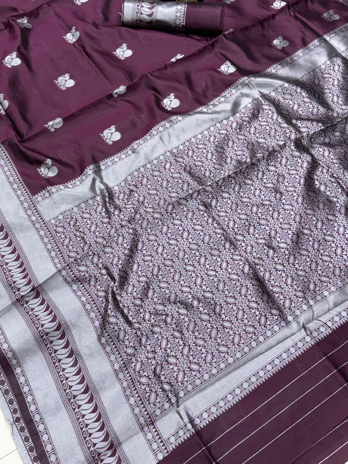Beleaguer Wine Soft Silk Saree With Staring Blouse Piece - Image 4