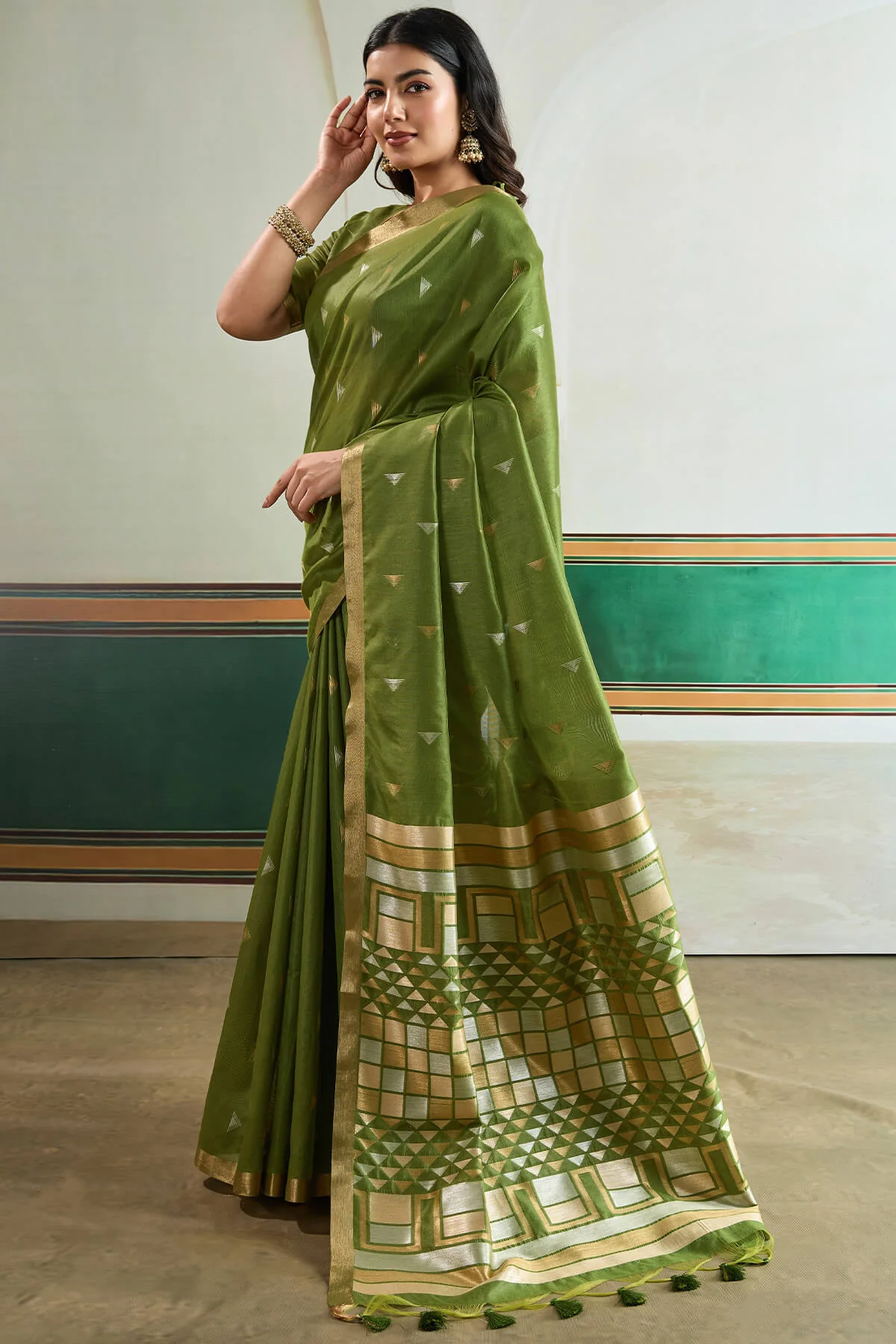 Bewitching Green Pure Zari Weaving Banarasi Tussar Silk Saree With Surreptitious Blouse Piece - Image 3
