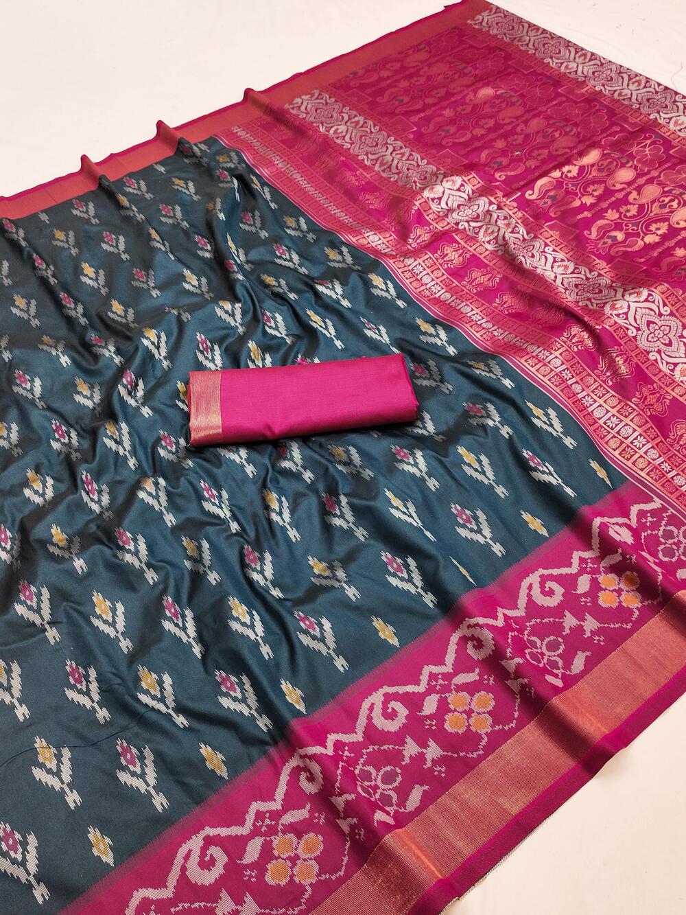 Bewitching Grey Pure Zari Weaving Banarasi Silk Saree With Alluring Blouse Piece