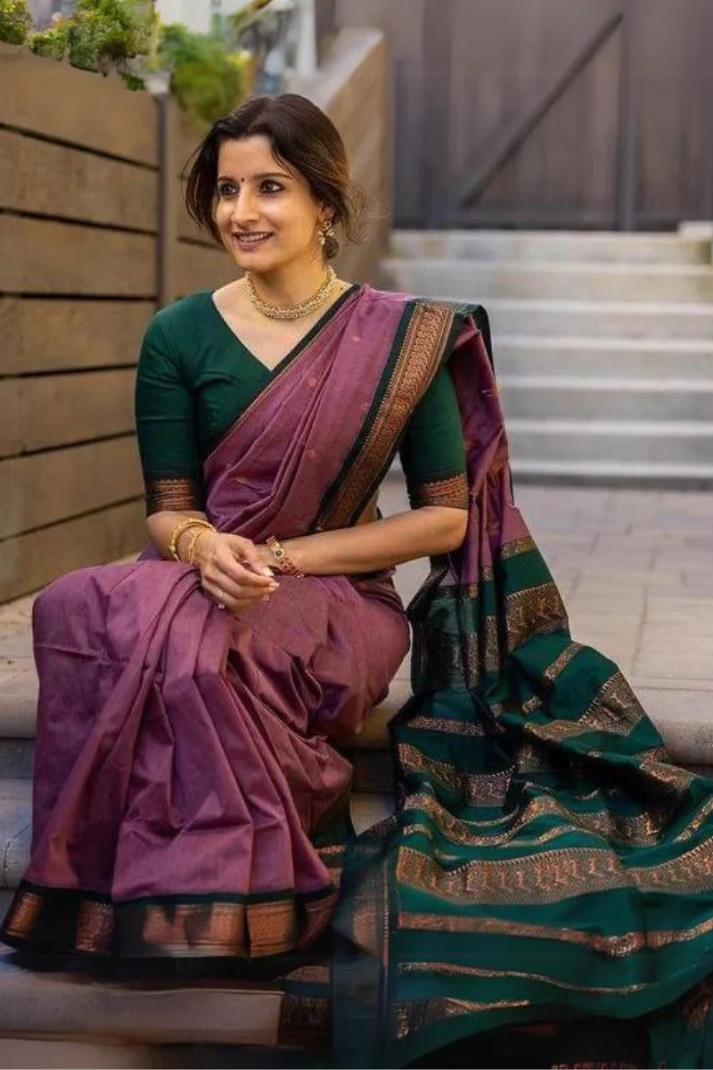 Bewitching Lavender Soft Silk Saree With Vibrant Blouse Piece - Image 2