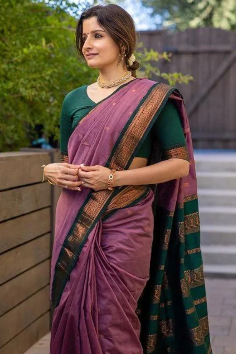 Bewitching Lavender Soft Silk Saree With Vibrant Blouse Piece - Image 3