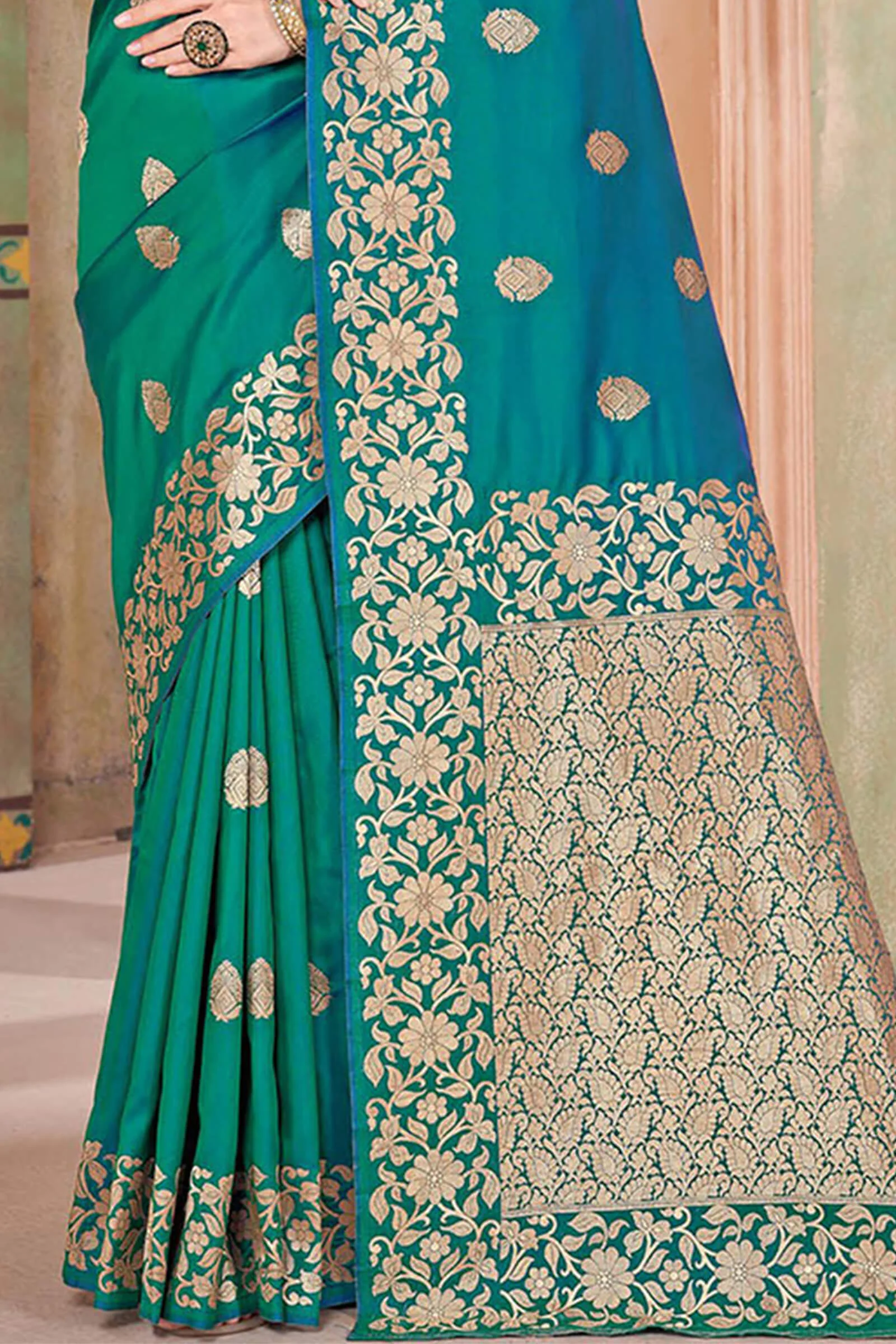 Bewitching Rama Soft Banarasi Silk Saree With Redolent Blouse Piece - Image 3