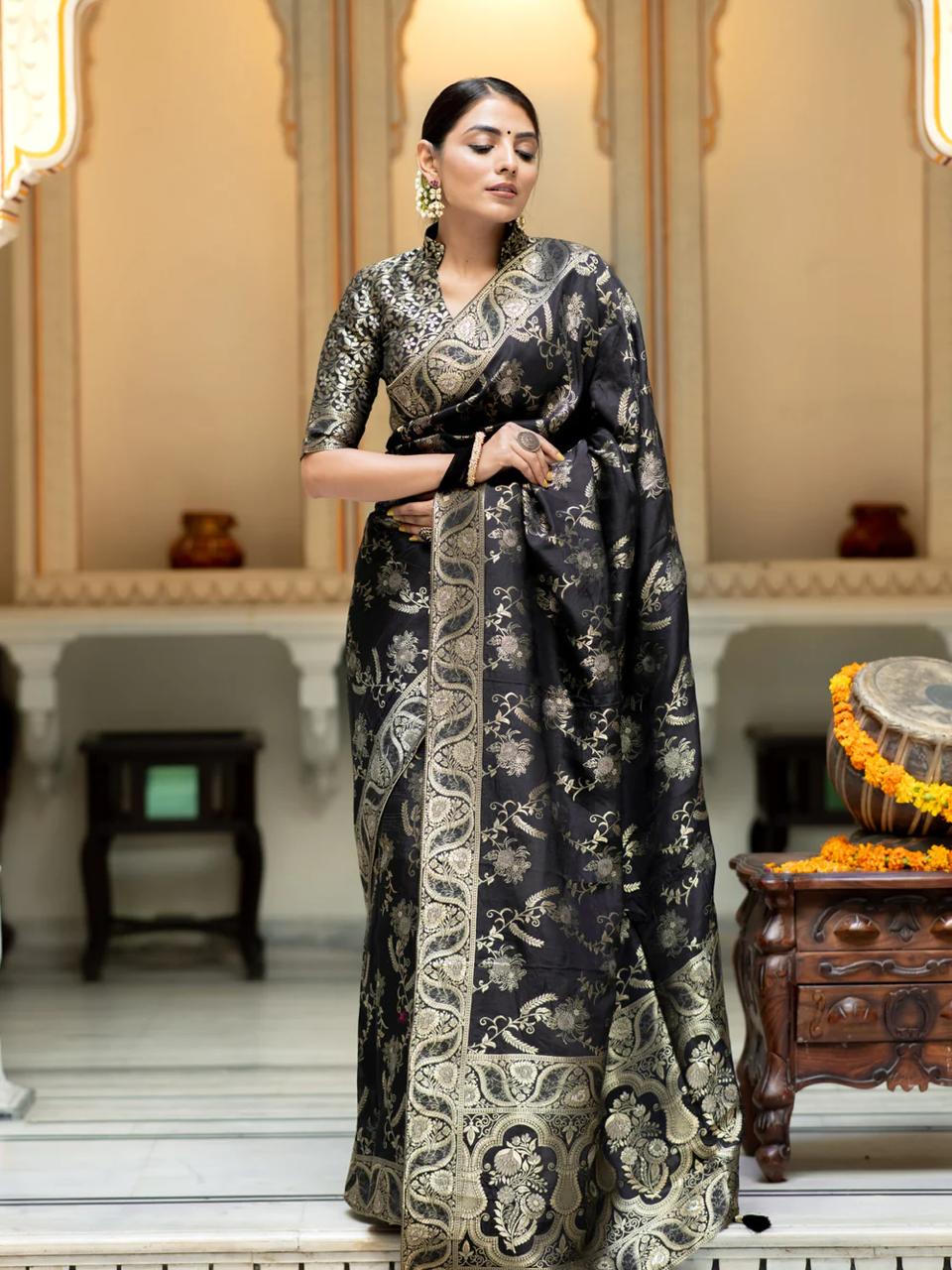 Blissful Black Soft Silk Saree With Angelic Blouse Piece - Image 4