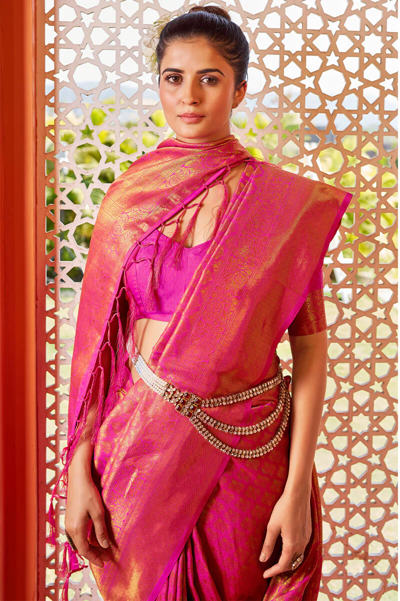 Blissful Dark Pink Kanjivaram Silk Saree With Fancifull Blouse Piece - Image 3