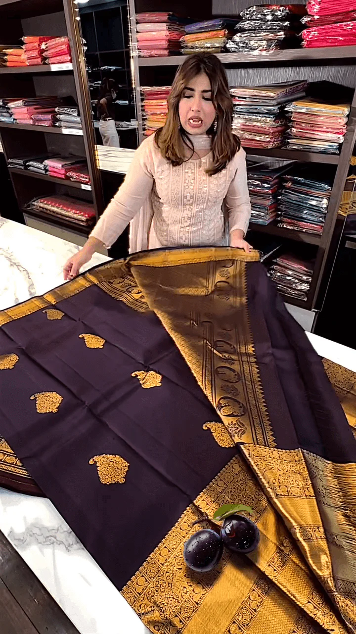 Blissful Purple Soft Banarasi Silk Saree With Efflorescence Blouse Piece - Image 4