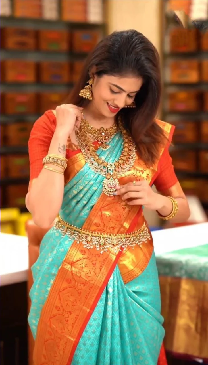 Blissful Turquoise Soft Silk Saree with Ethnic Blouse Piece - Image 4