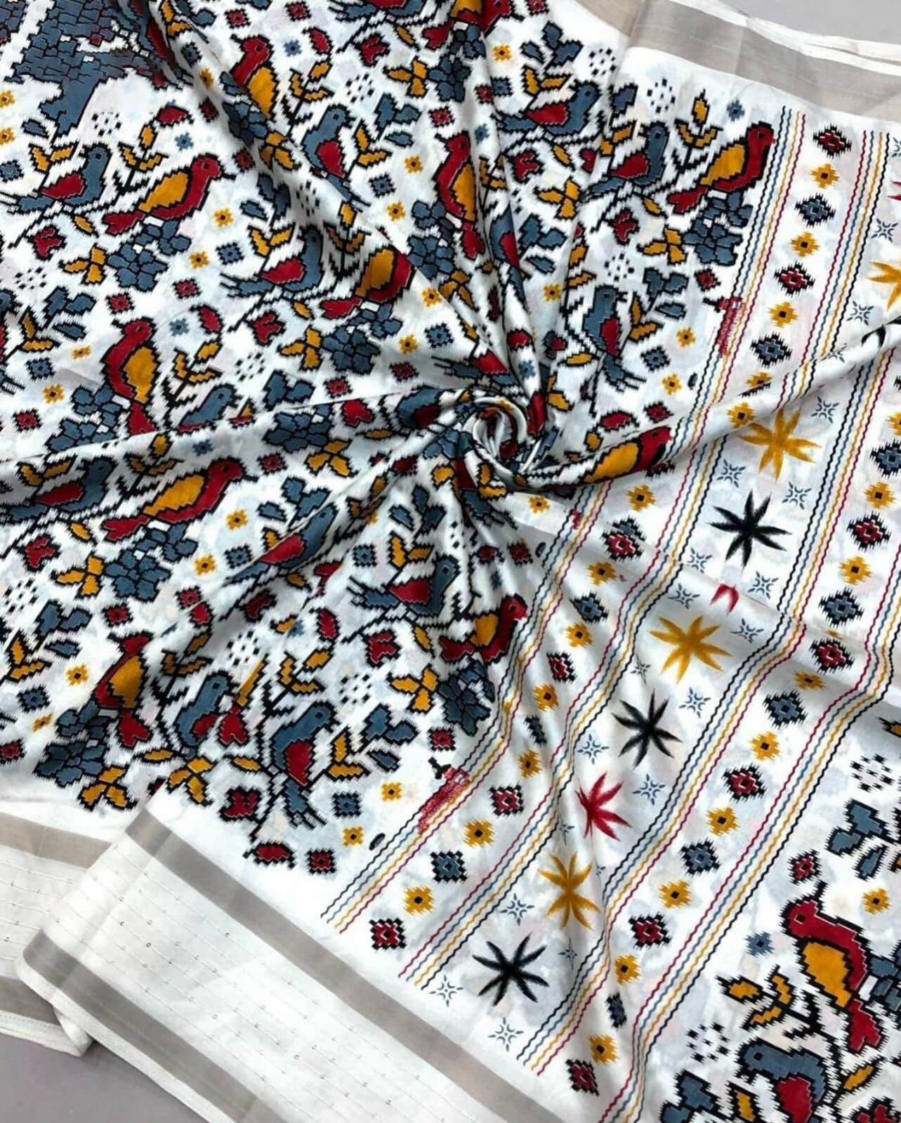 Blissful White Digital Printed Dola Silk Saree With Admirable Blouse Piece - Image 3