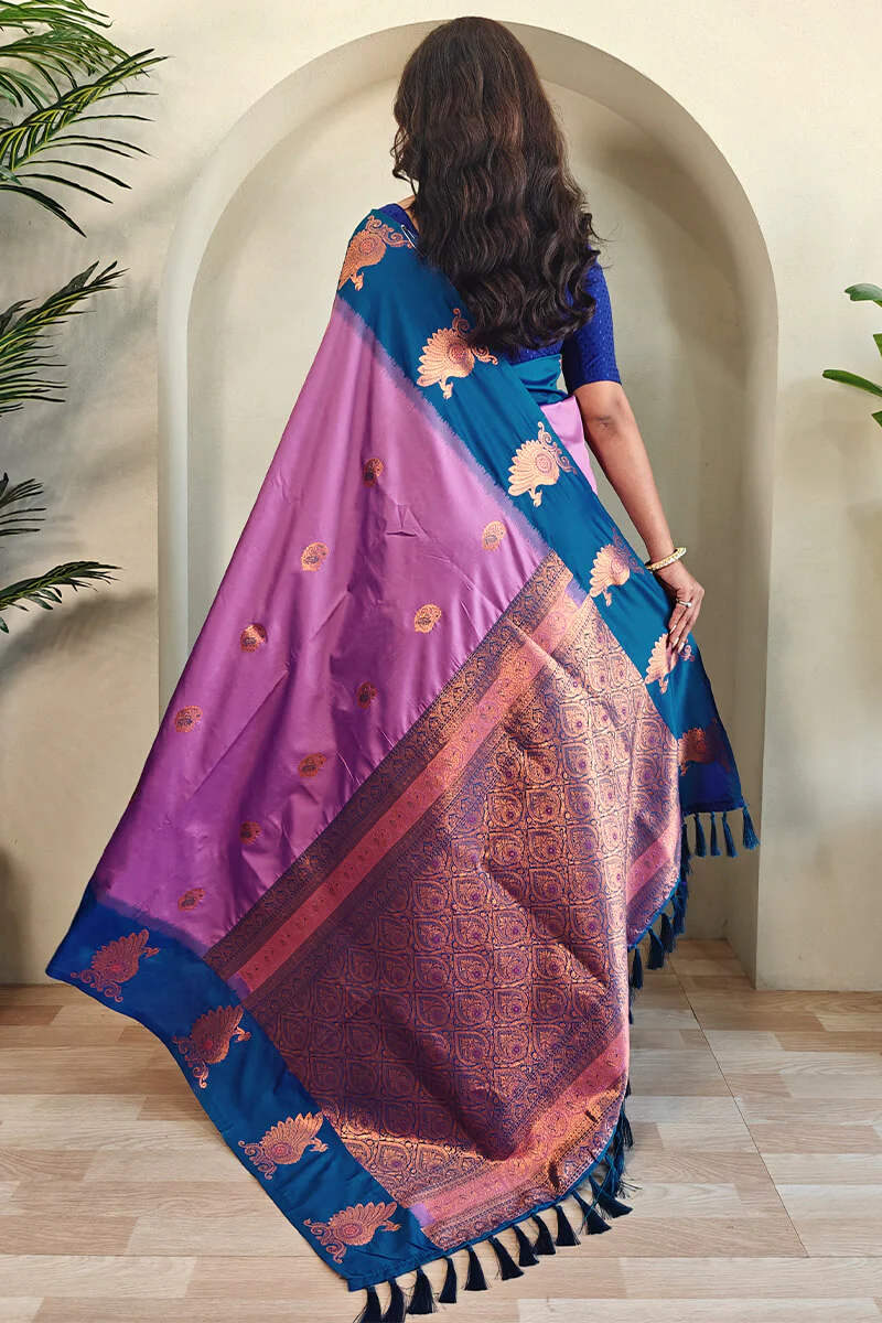 Breathtaking Lavender Soft Banarasi Silk Saree With Invaluable Blouse Piece - Image 4