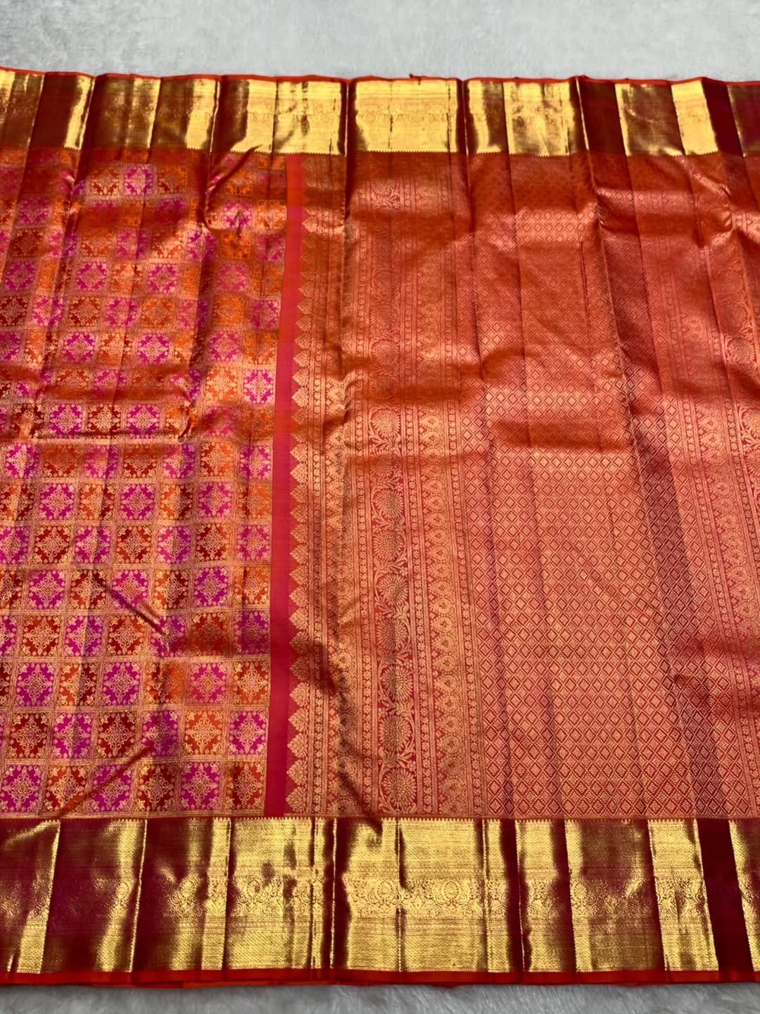 Breathtaking Red Soft Banarasi Silk Saree With Scrupulous Blouse Piece - Image 3
