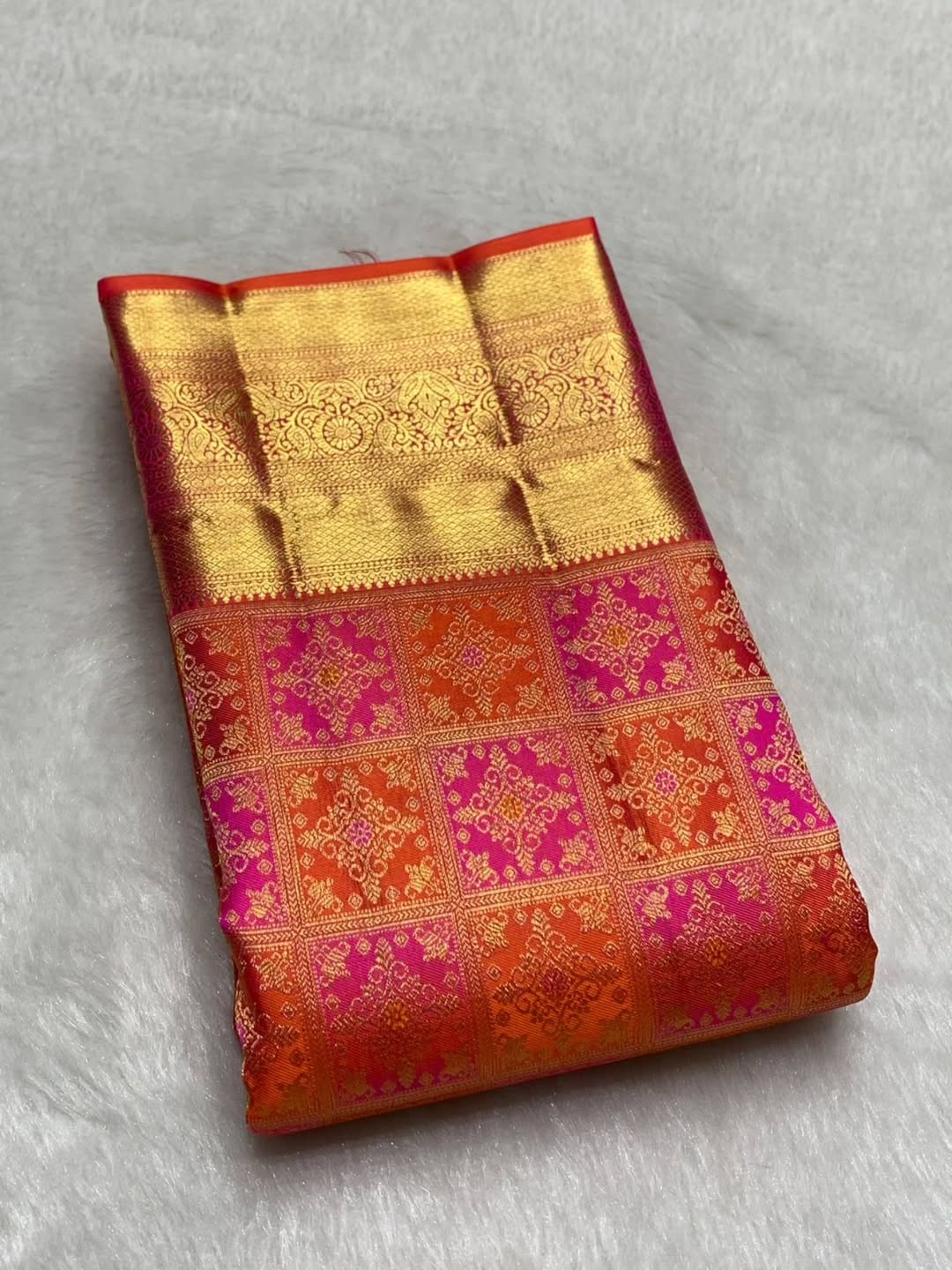 Breathtaking Red Soft Banarasi Silk Saree With Scrupulous Blouse Piece - Image 4