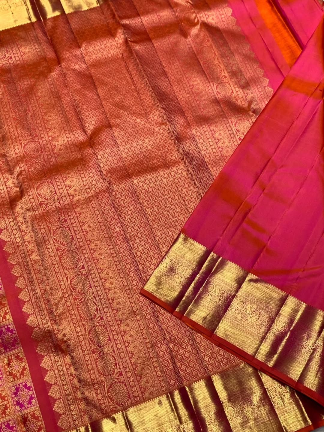 Breathtaking Red Soft Banarasi Silk Saree With Scrupulous Blouse Piece - Image 5