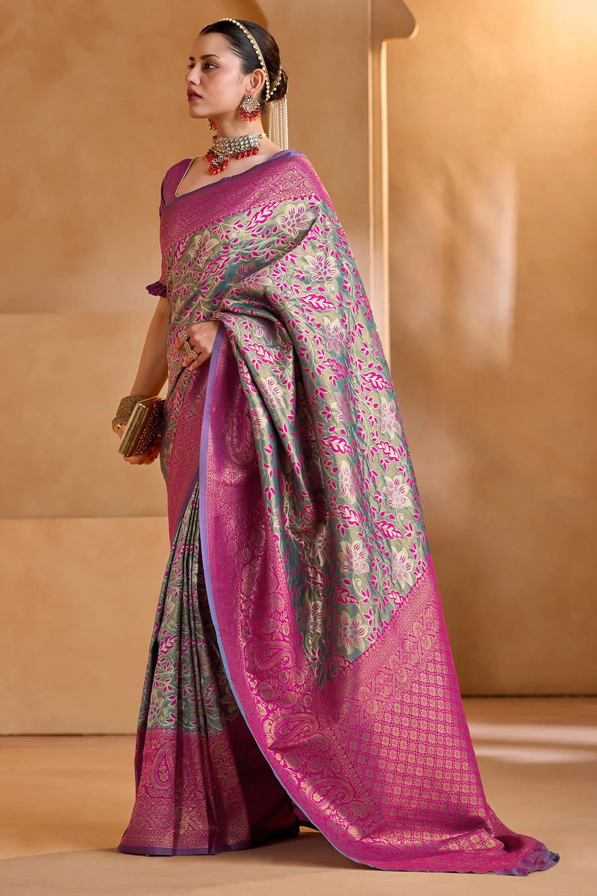 Brood Rama Kanjivaram Silk Saree With Splendiferous Blouse Piece - Image 3
