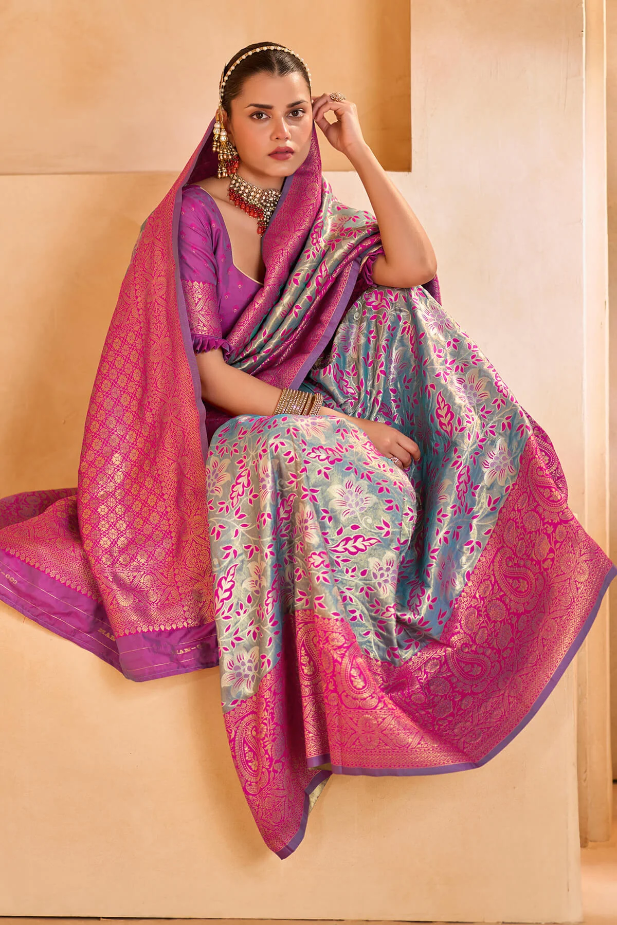 Brood Rama Kanjivaram Silk Saree With Splendiferous Blouse Piece - Image 4