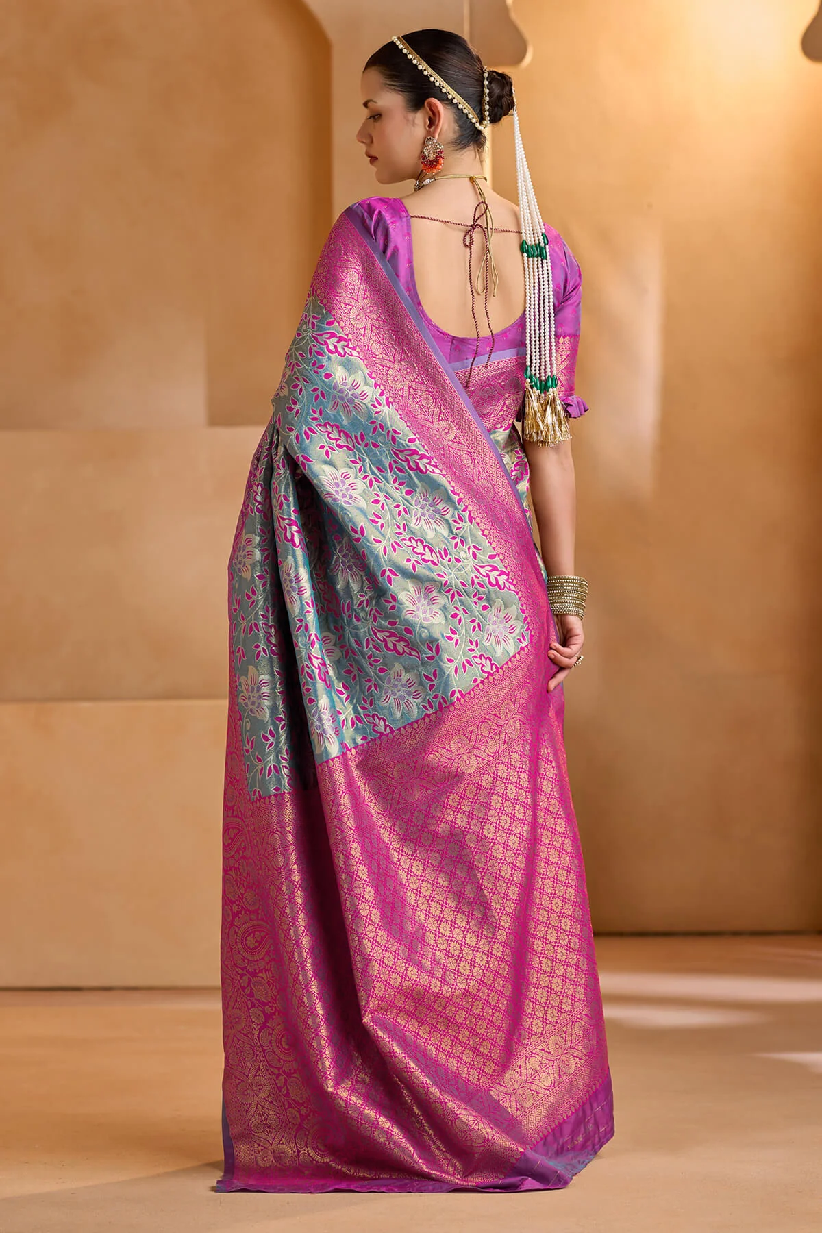 Brood Rama Kanjivaram Silk Saree With Splendiferous Blouse Piece - Image 6