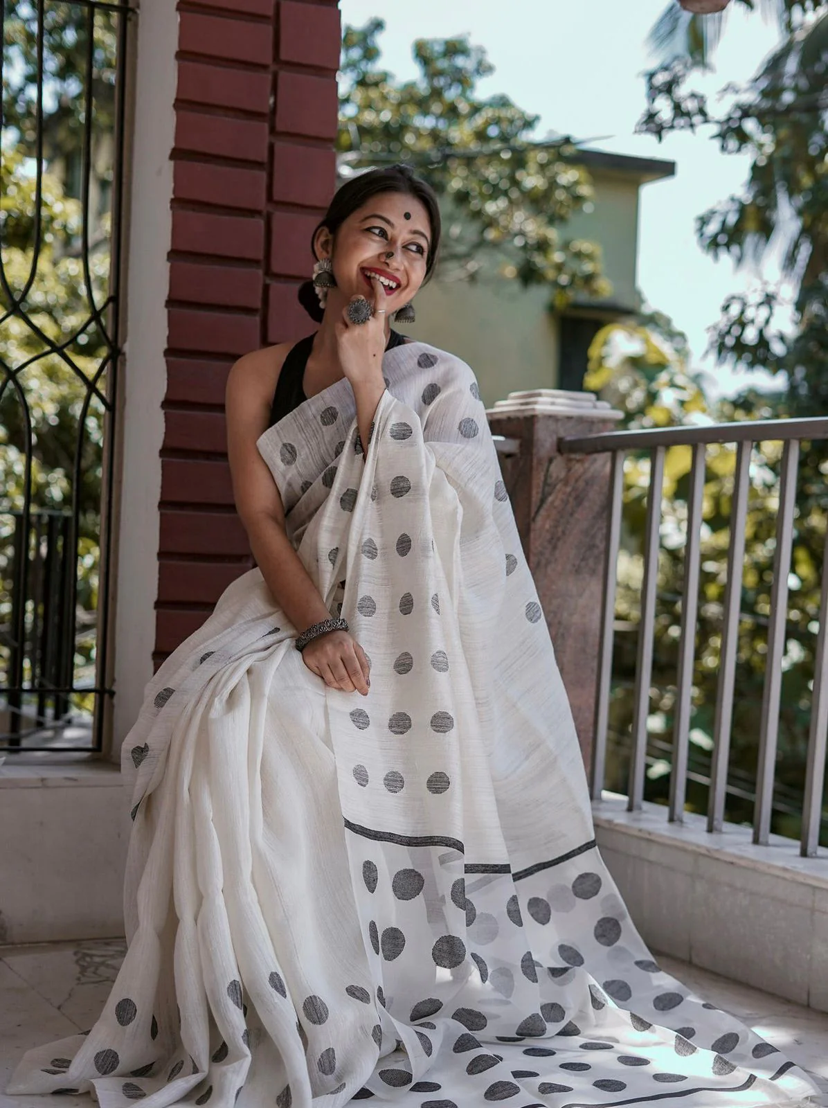 Bucolic Off White Cotton Silk Saree With Evocative Blouse Piece - Image 3