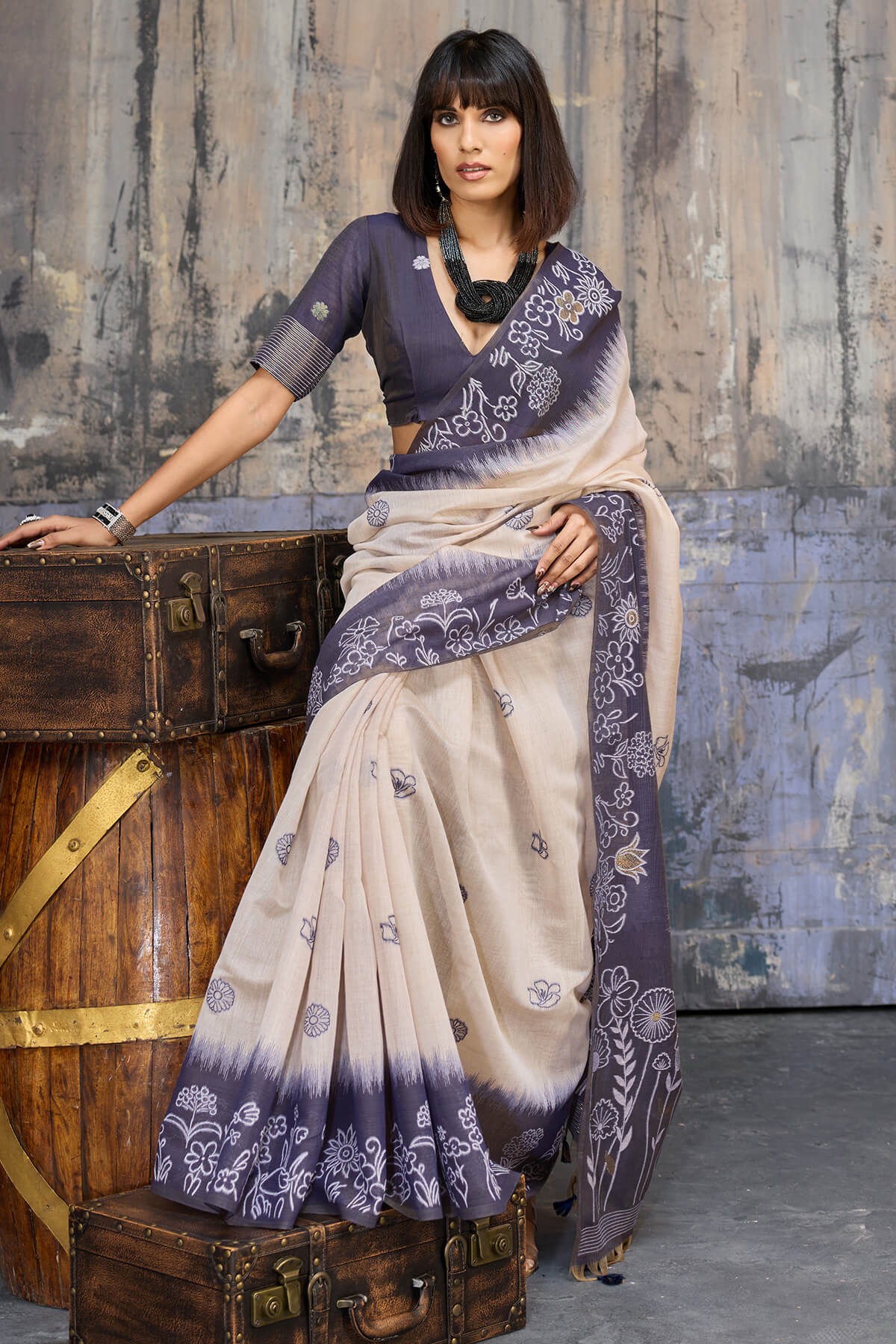 Capricious Beige and Grey Pure Munga Cotton Saree With Beguiling Blouse Piece - Image 3