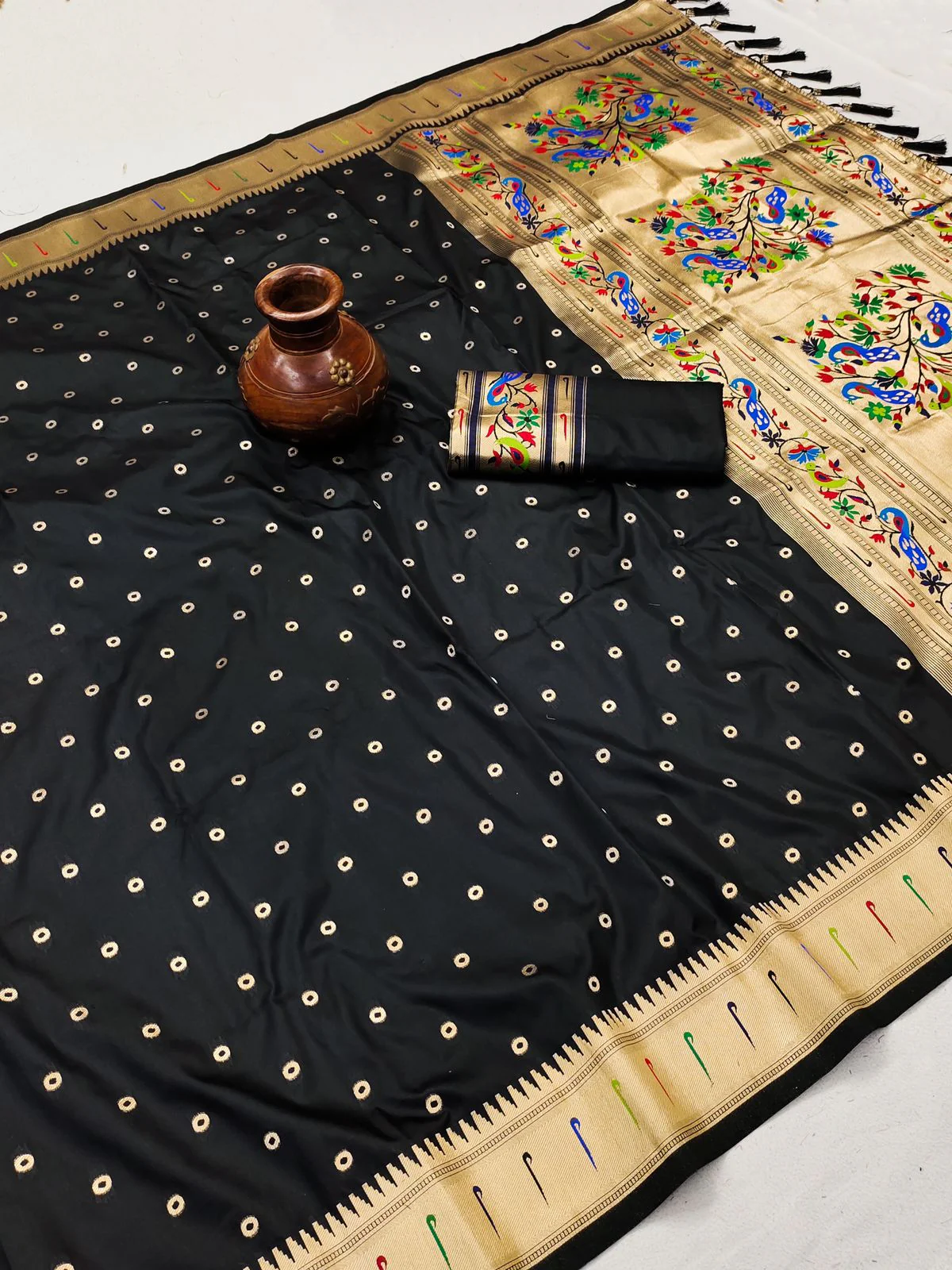 Capricious Black Paithani Silk Saree With Ethnic Blouse Piece - Image 4