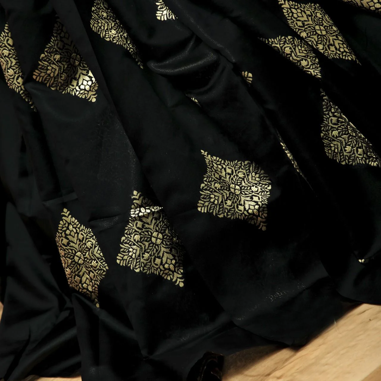 Capricious Black Soft Silk Saree With Attractive Blouse Piece - Image 4