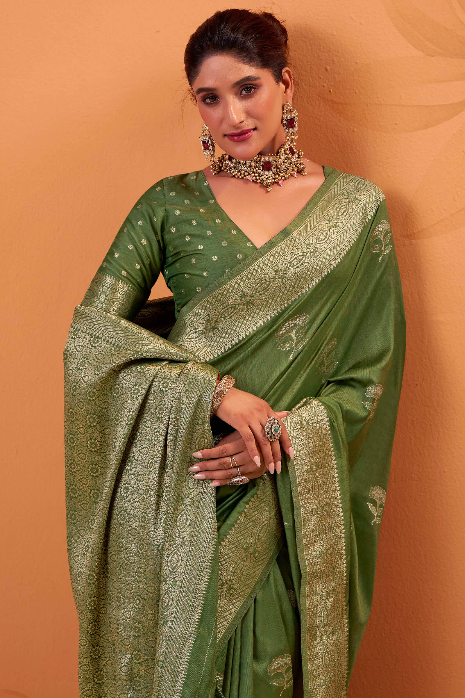 Capricious Dark Green Banarasi Tussar Silk Saree With Engrossing Blouse Piece - Image 2