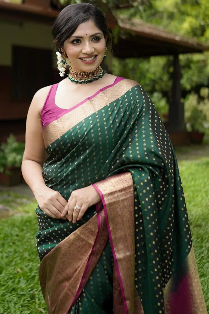 Capricious Dark Green Soft Silk Saree With Lovely Blouse Piece - Image 5