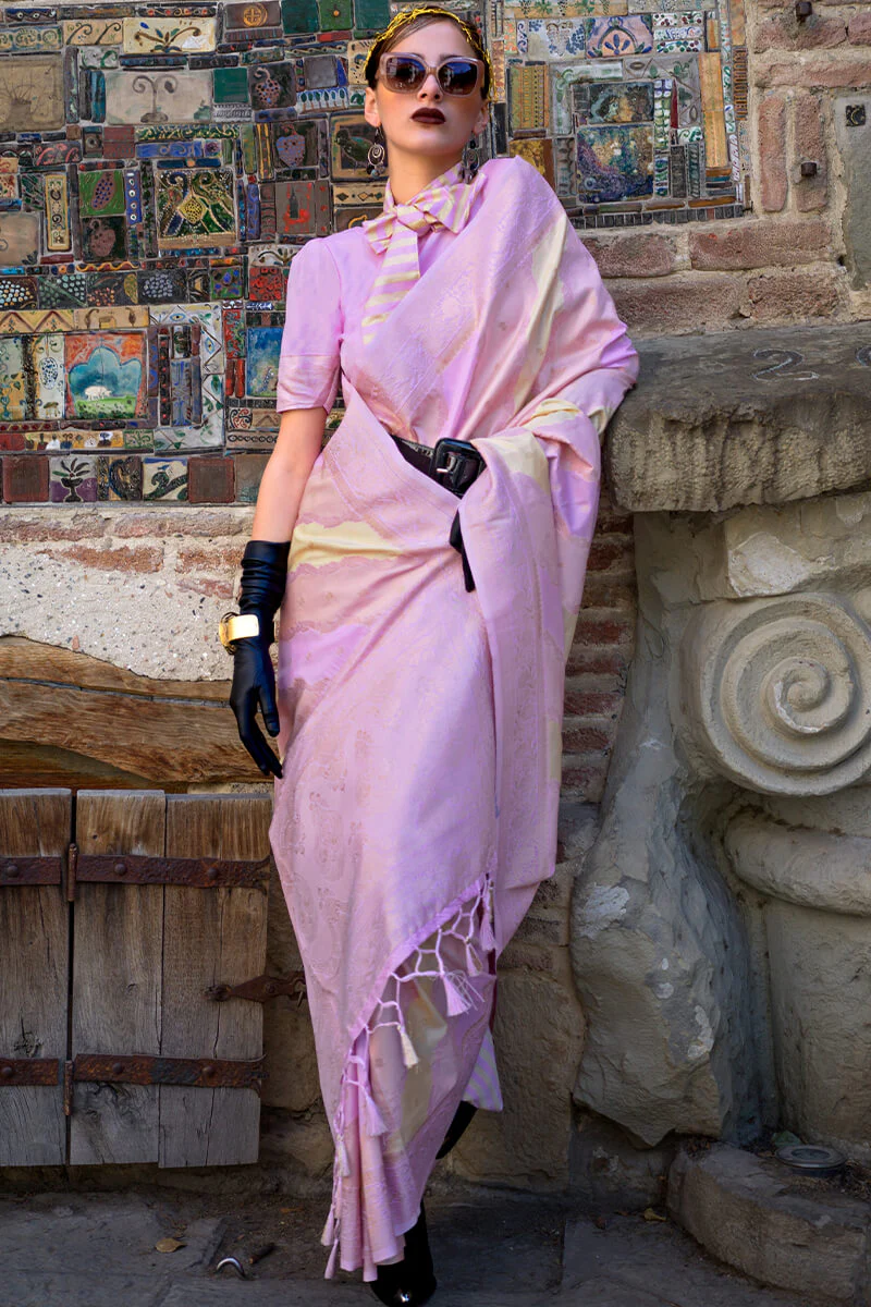 Capricious Lavender Soft Banarasi Silk Saree With Precious Blouse Piece - Image 2