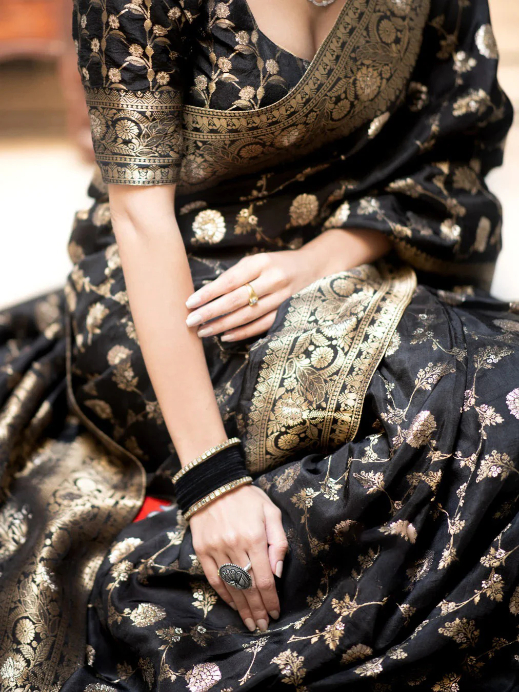 Captivating Black Soft Silk Saree With Jazzy Blouse Piece - Image 3