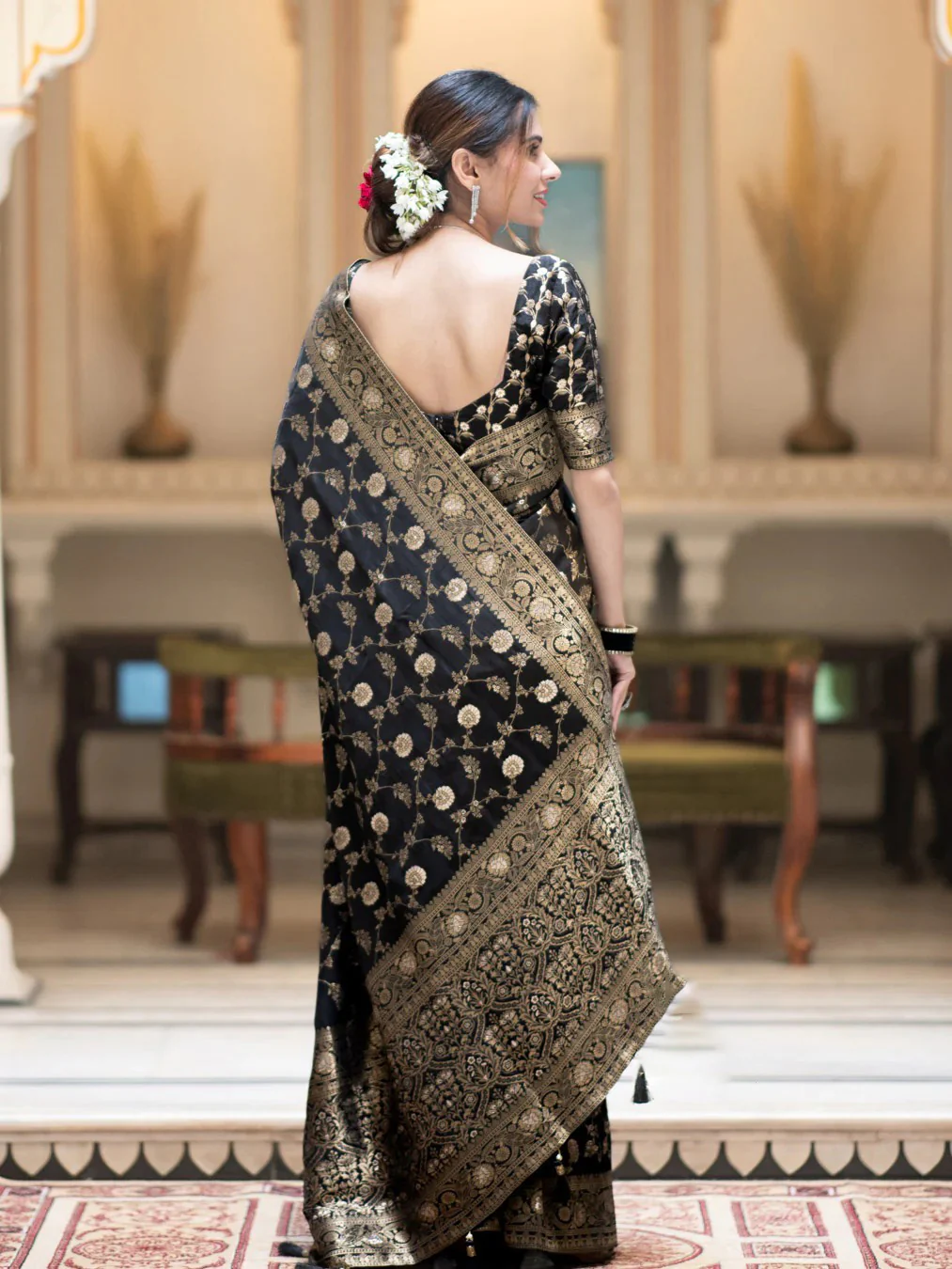 Captivating Black Soft Silk Saree With Jazzy Blouse Piece - Image 6