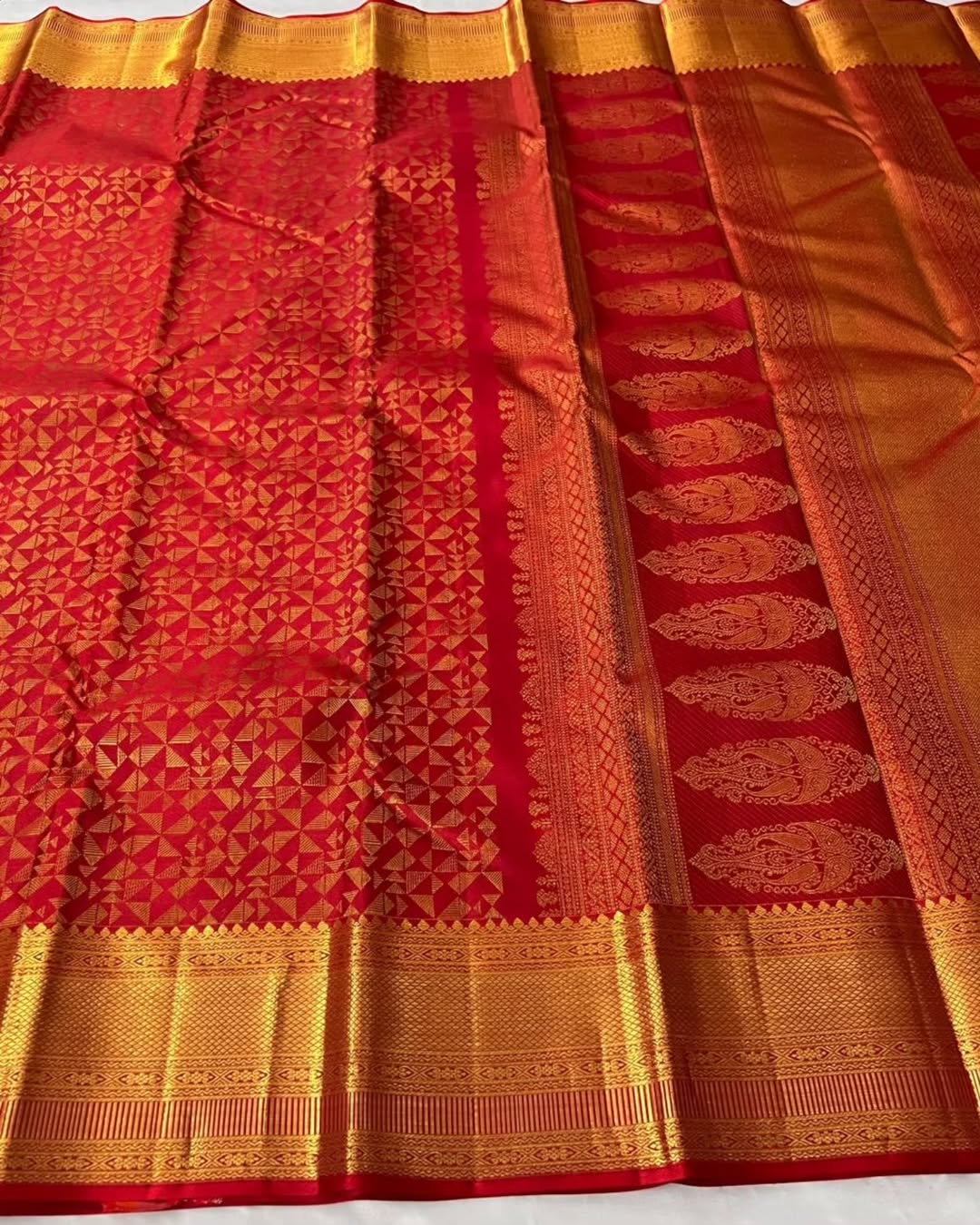 Captivating Red Soft Banarasi Silk Saree With Prodigal Blouse Piece - Image 5