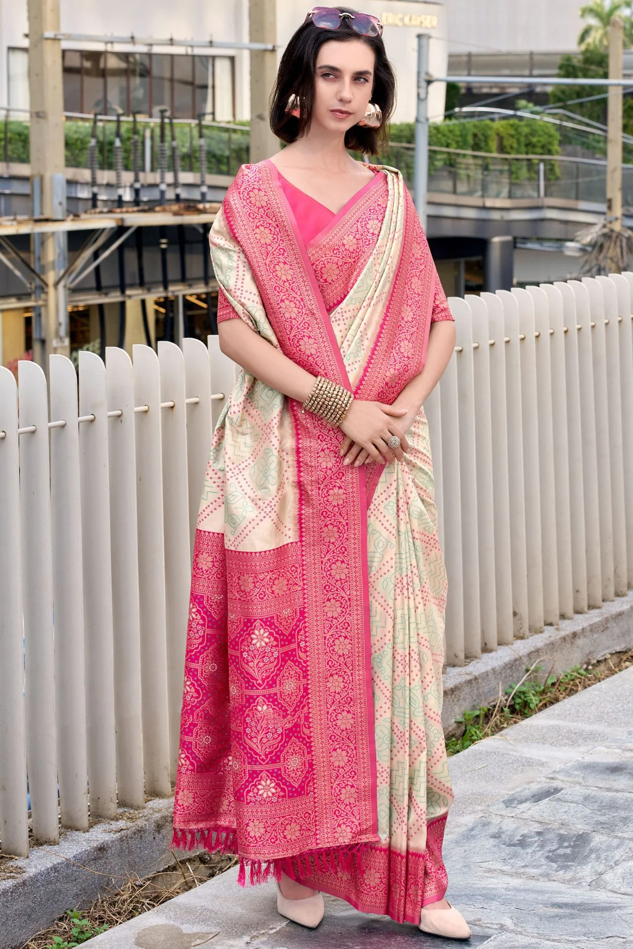 Charismatic Beige Soft Banarasi Silk Saree With Pleasurable Blouse Piece - Image 3