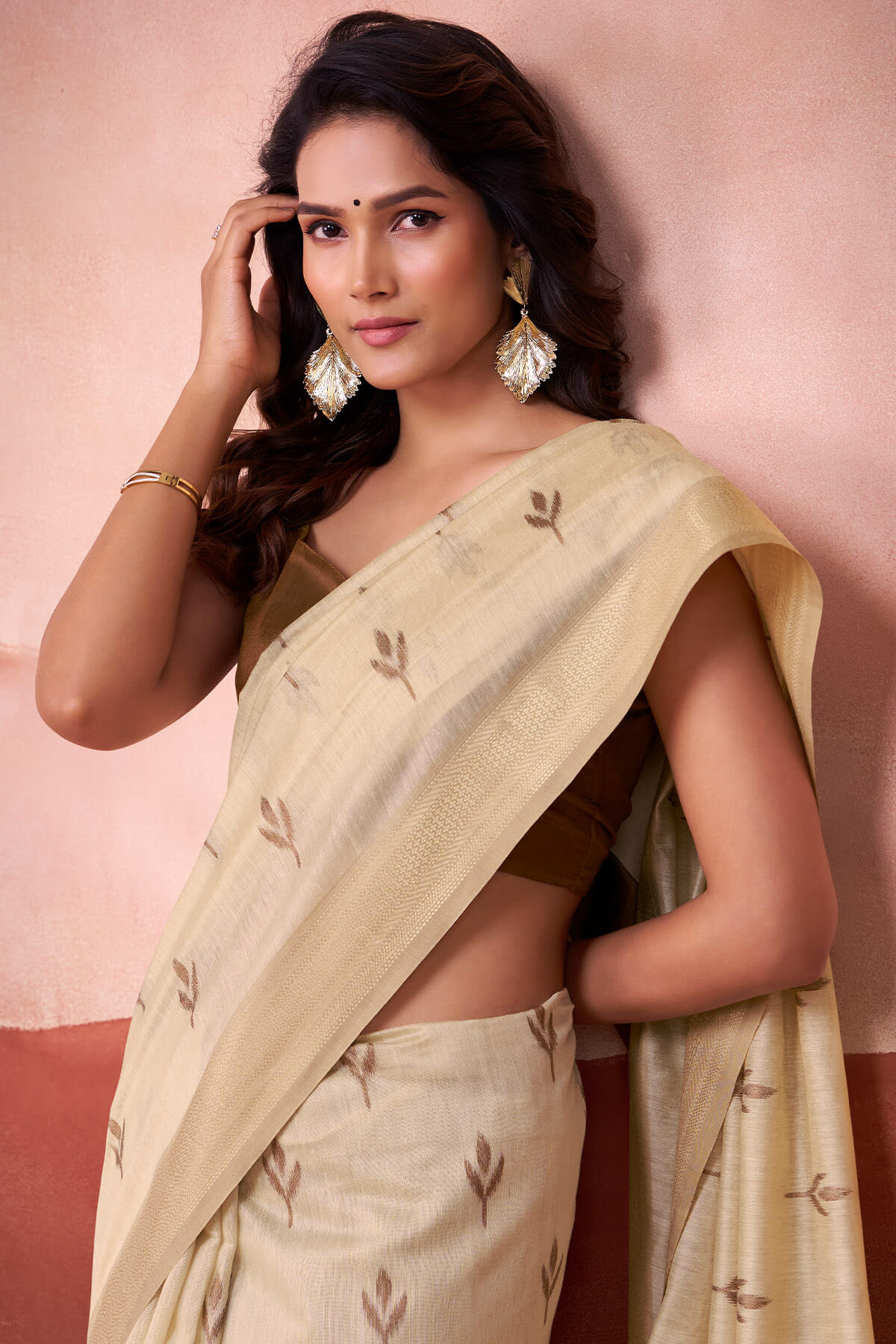 Charming Beige Cotton Silk Saree With Fancifull Blouse Piece - Image 4