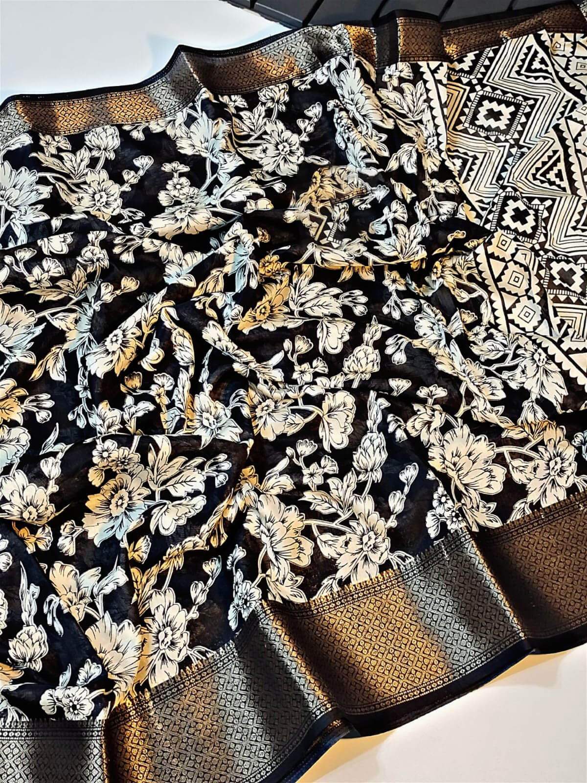 Charming Black Digital Printed Soft Silk Saree With Gorgeous Blouse Piece - Image 4