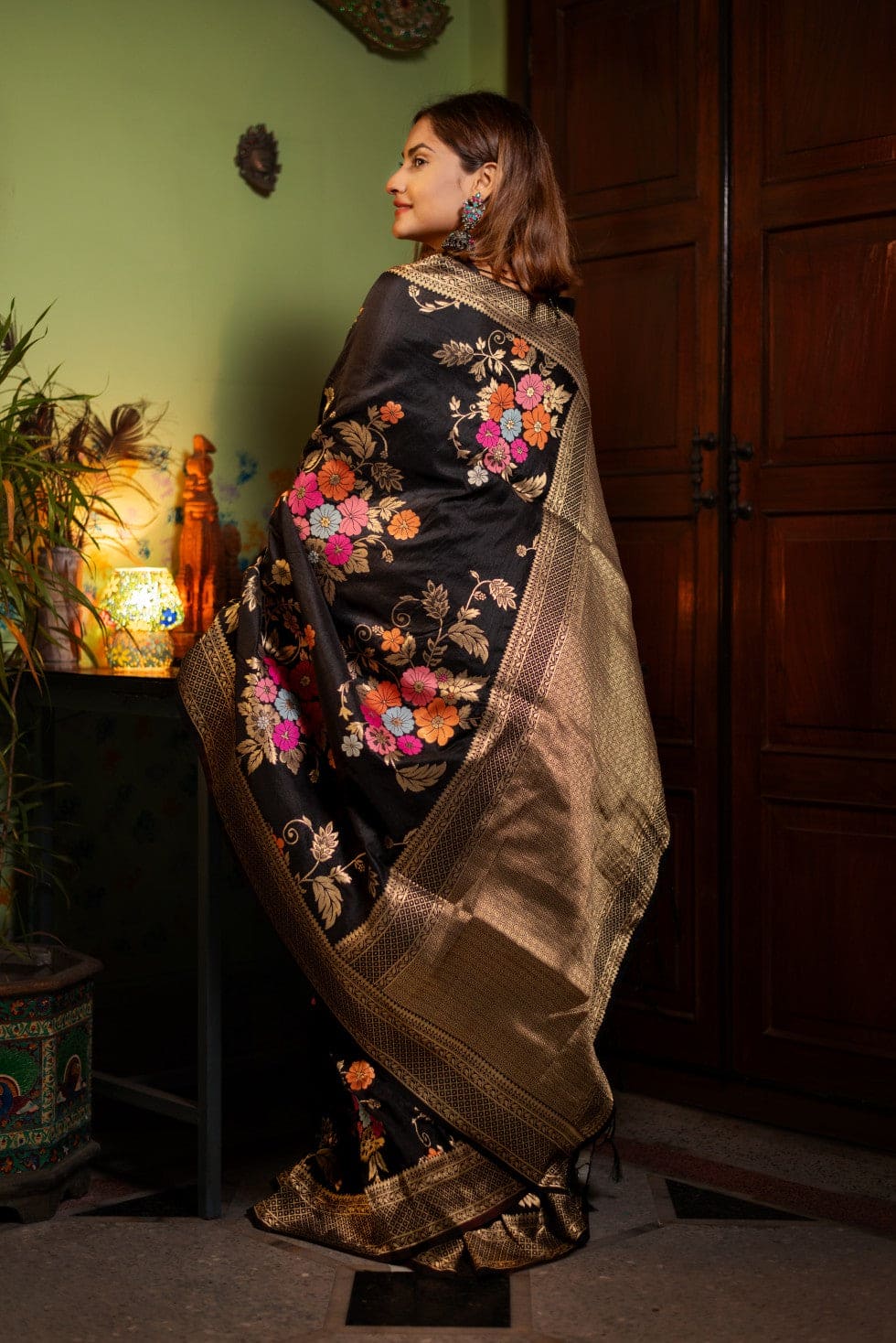 Charming Black Soft Banarasi Silk Saree With Hypnotic Blouse Piece - Image 5