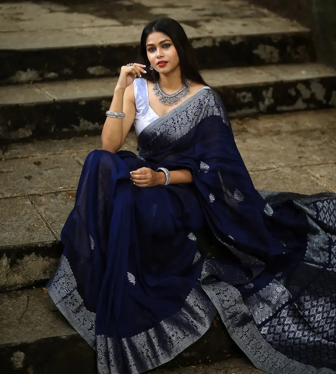 Charming Navy Blue Soft Banarasi Silk Saree With Glowing Blouse Piece - Image 3