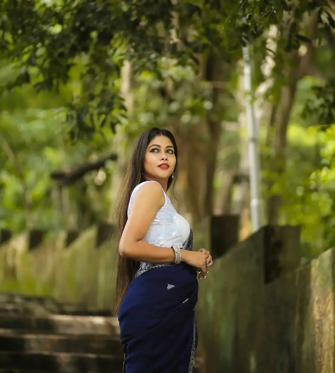 Charming Navy Blue Soft Banarasi Silk Saree With Glowing Blouse Piece - Image 5