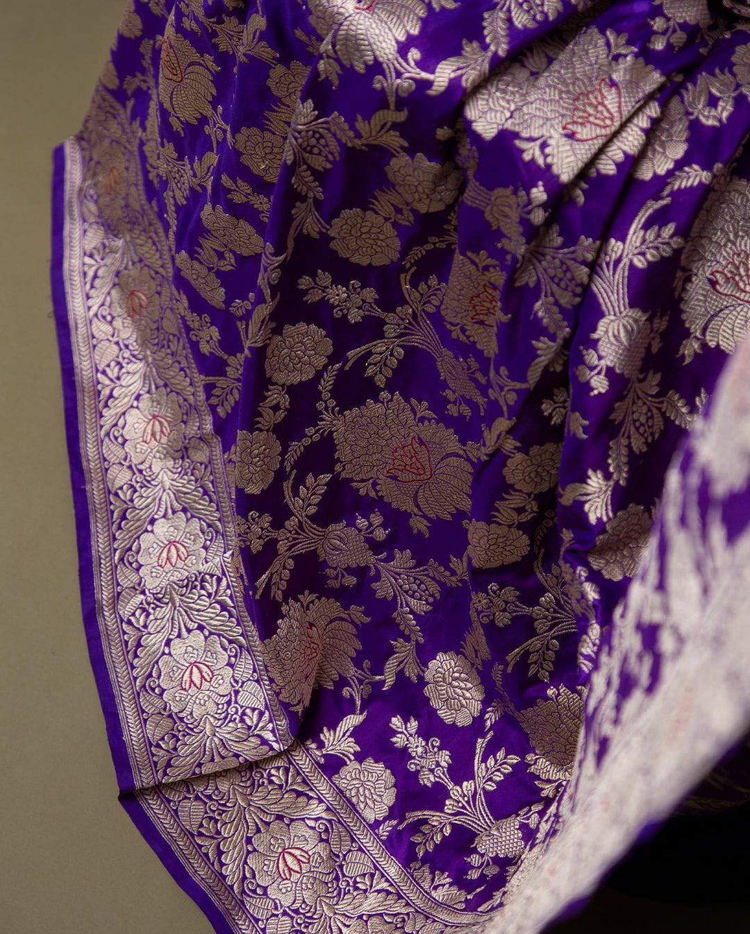 Charming Purple Soft Banarasi Silk Saree With Pretty Blouse Piece - Image 3